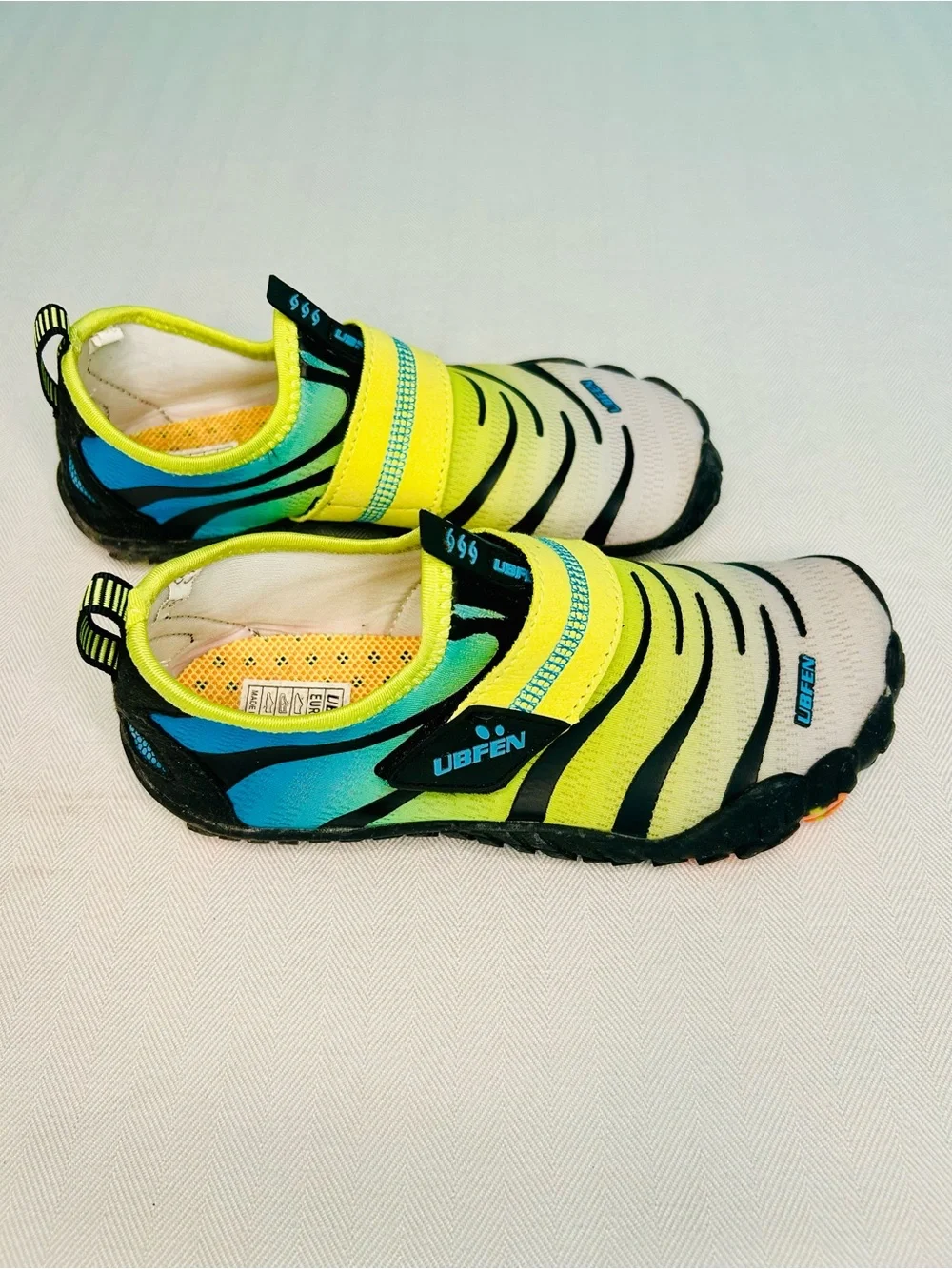 UBFEN Big Kids Water Shoes Aqua Socks Barefoot Beach Sports Swim Pool Quick Dry